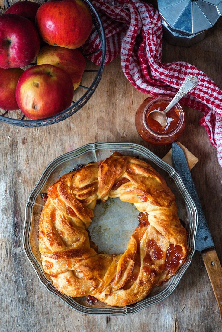 A yeast swirl wreath with apple jam