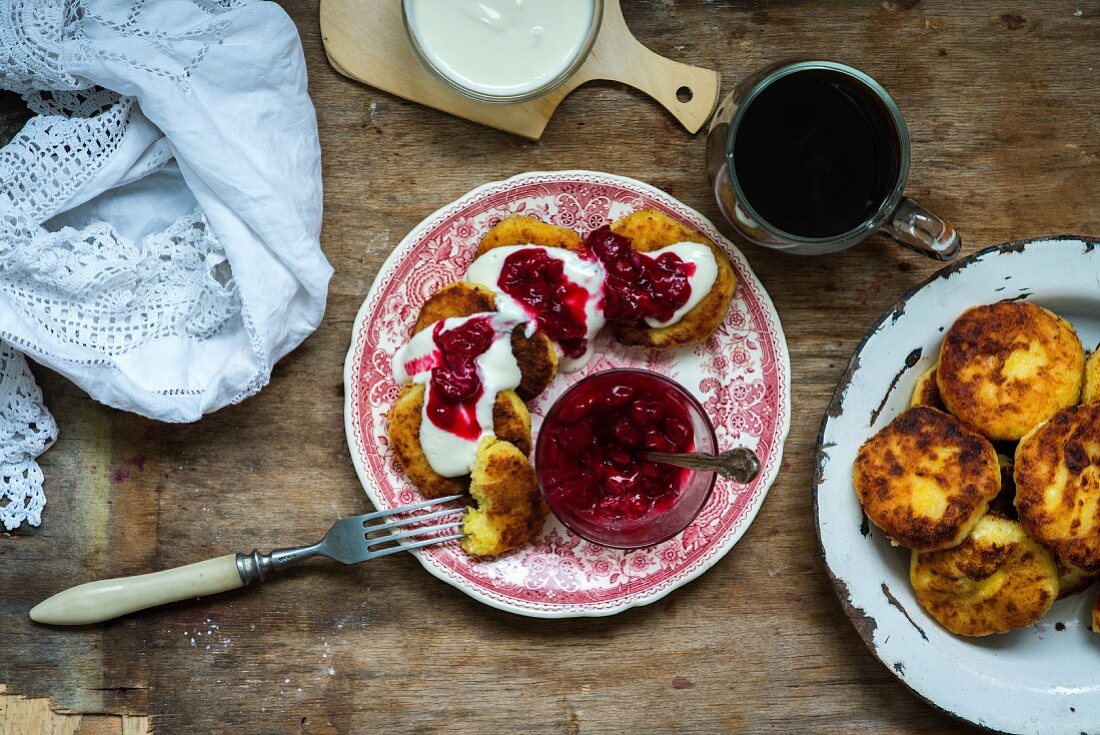 Syrniki (Cottage cheese pancakes, Russia)