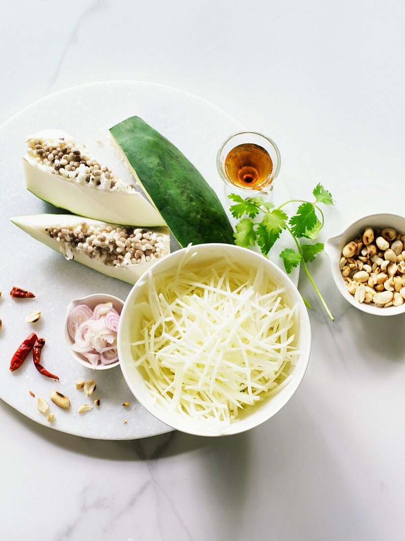 Ingredients for Thailandese green papaya salad