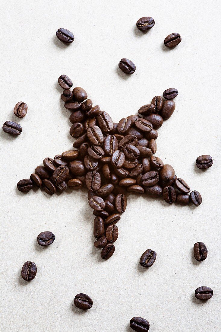 Kaffeebohnen in einer Sternform