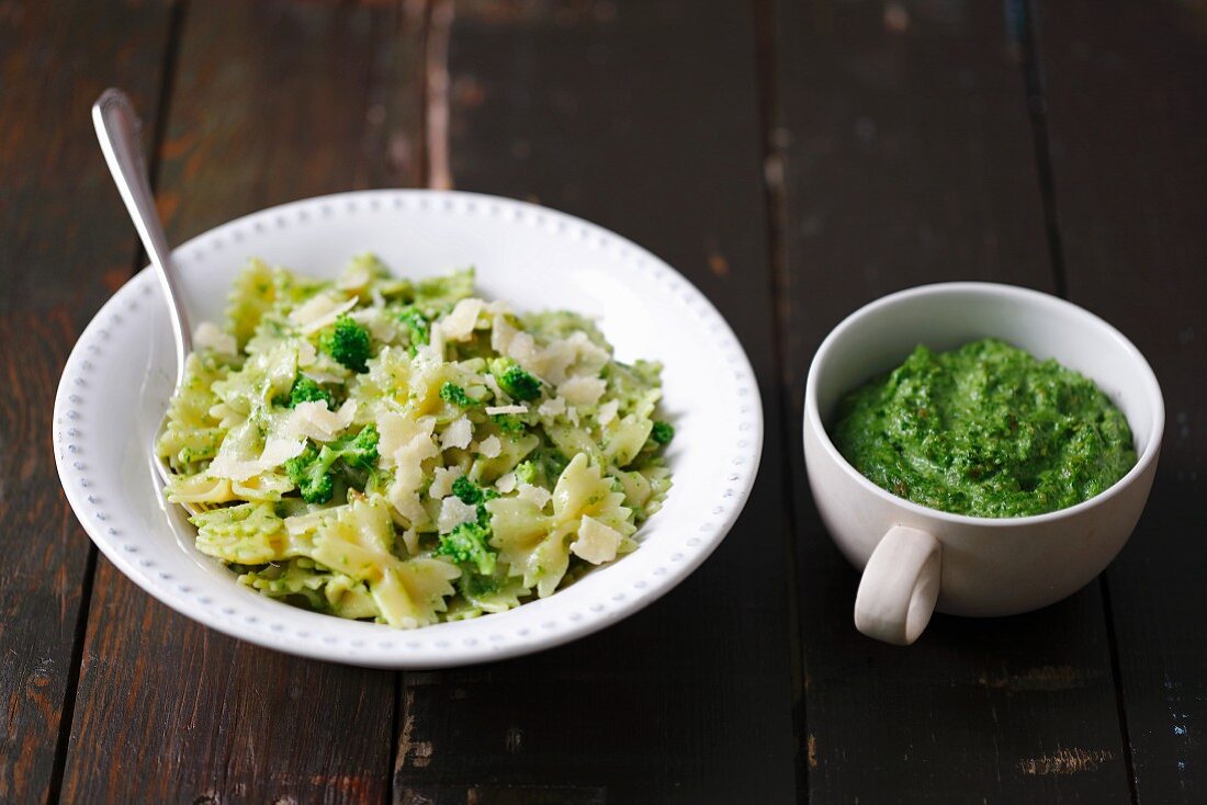 Farfalle with broccoli and spinach pesto