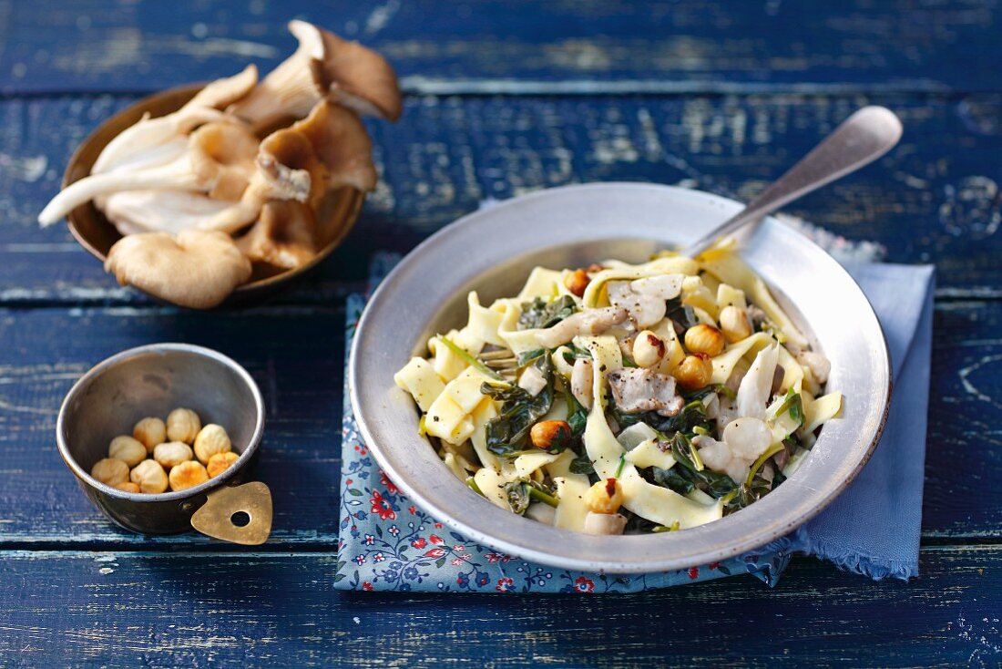 Tagliatelle with oyster mushrooms, spinach, cream and hazelnuts