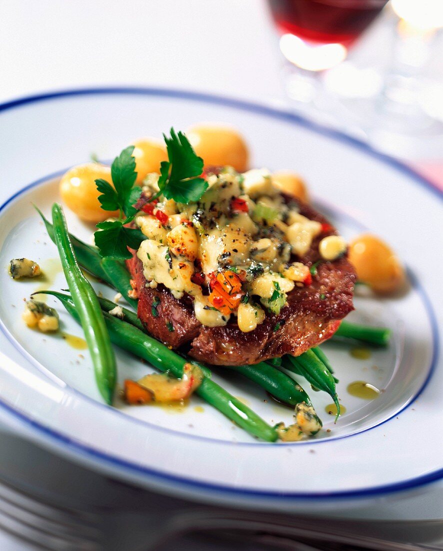 Rinderfiletsteak mit grünen Bohnen und neuen Kartoffeln