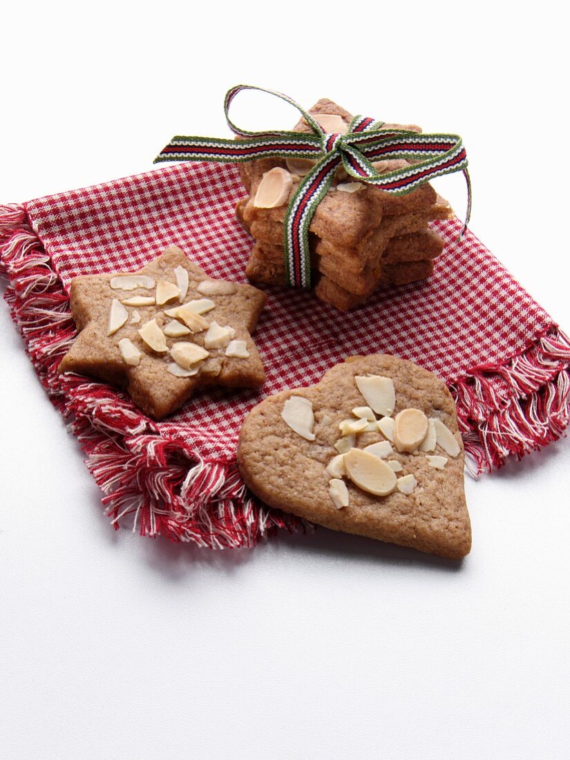 Weihnachtsplätzchen mit Mandeln