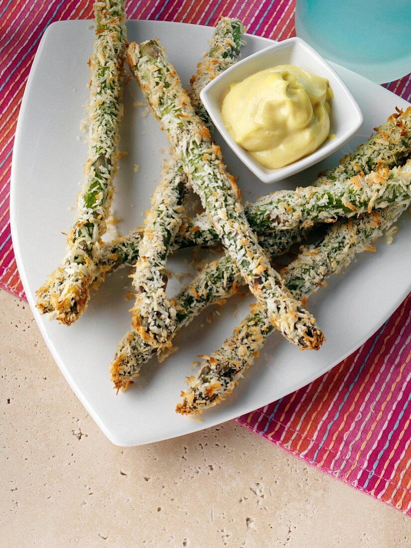 Gebratener grüner Spargel mit Mayonnaise-Dip