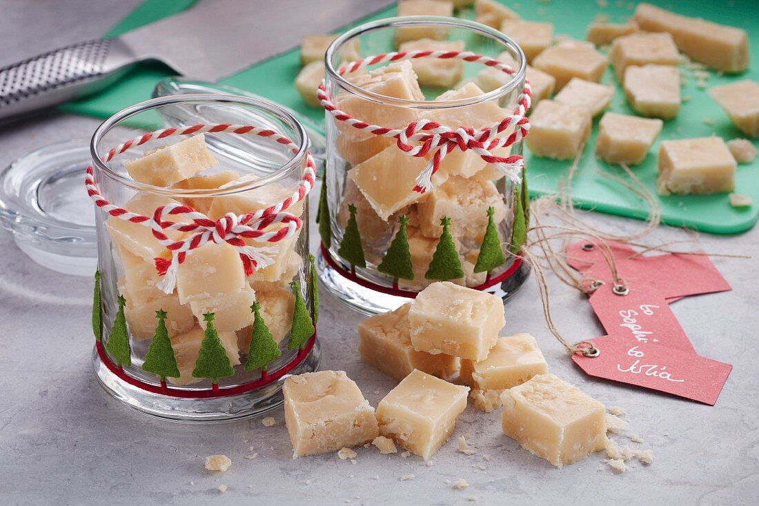 Butter-Fudge in weihnachtlichen Gläsern zum Verschenken