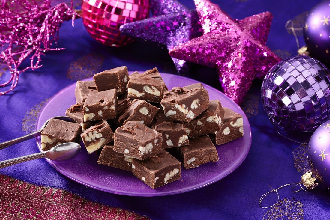 Famous Fudge: Fudge mit Nüssen und Marshmallows zu Weihnachten