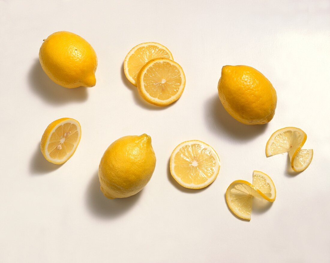 Zitronen, Zitronenscheiben, halbe Zitrone