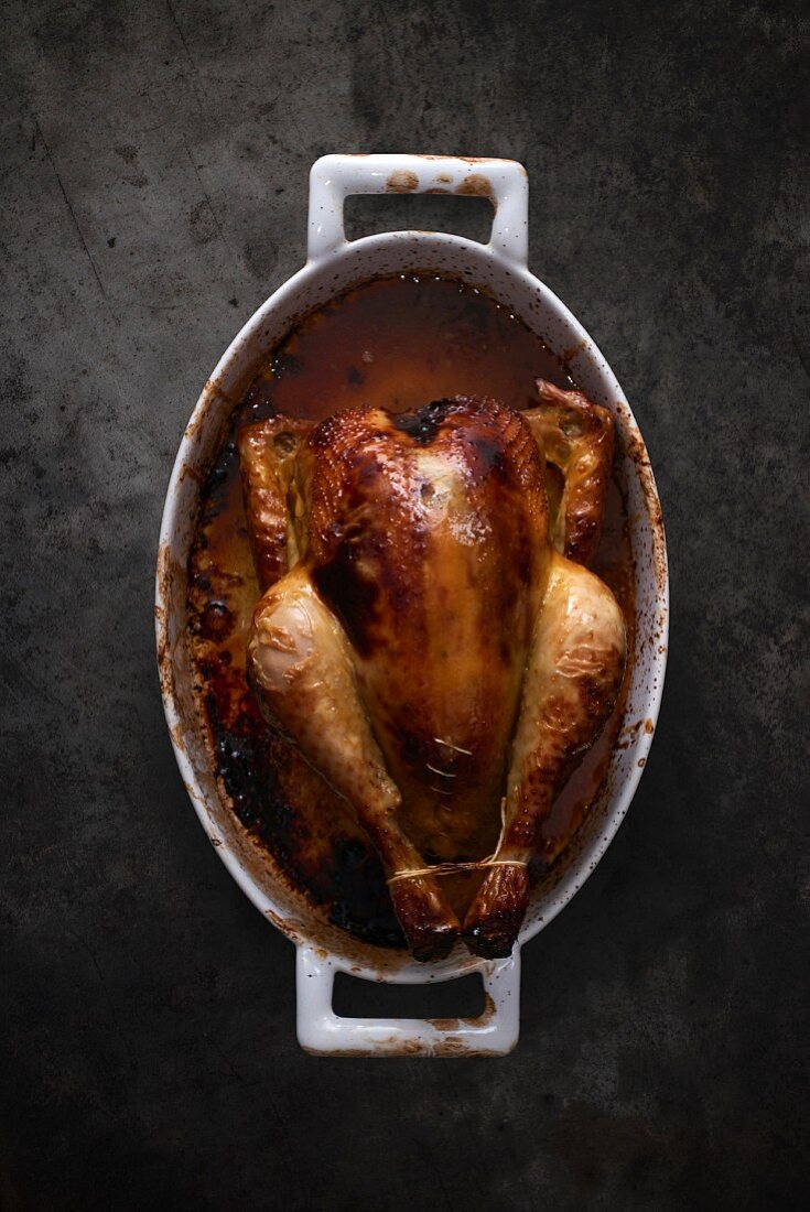 A whole chicken in a roasting tin