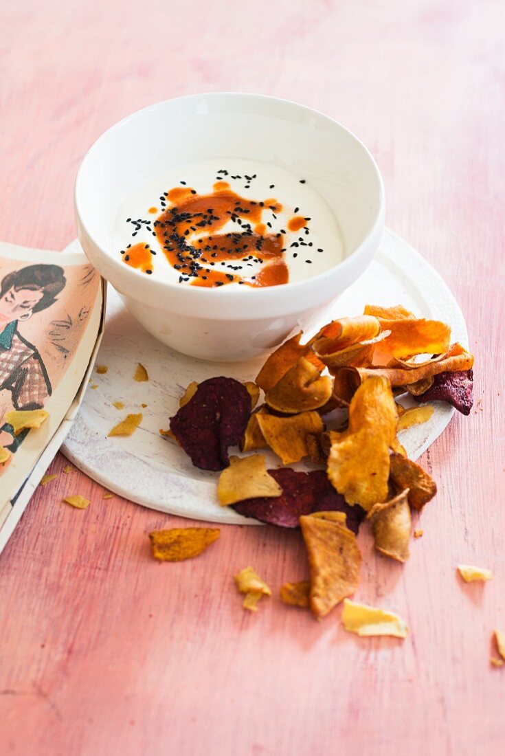Vegetable crisps with dip
