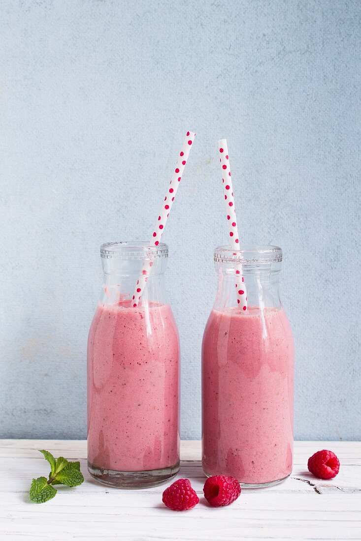 Vegan raspberry smoothies