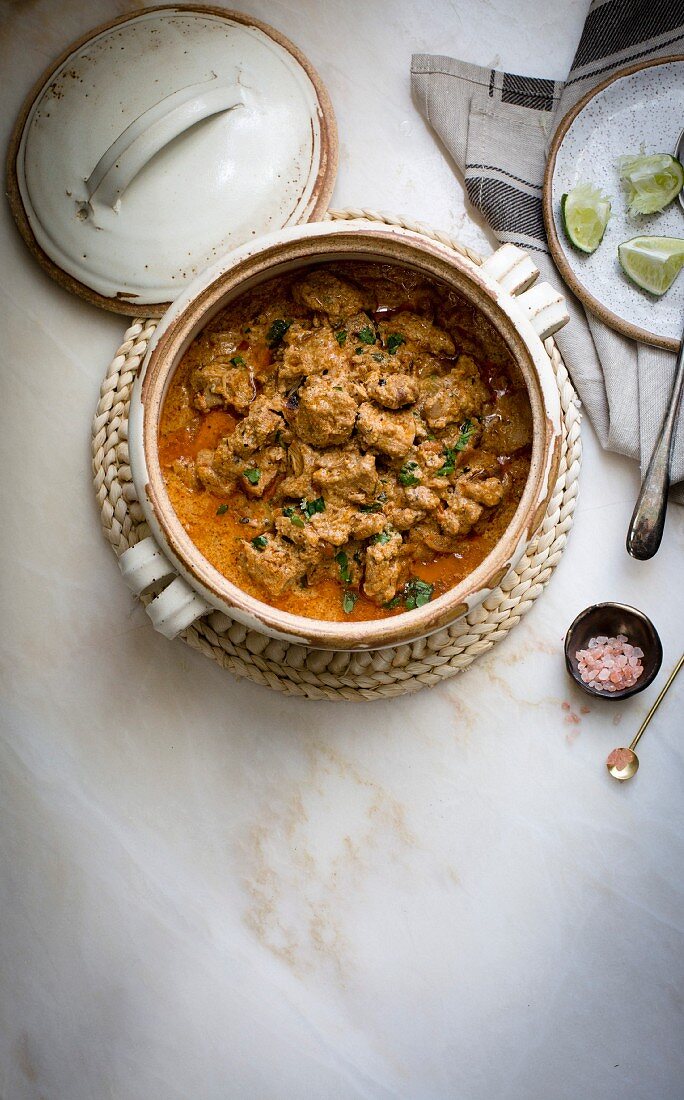 Simple chicken curry with yogurt