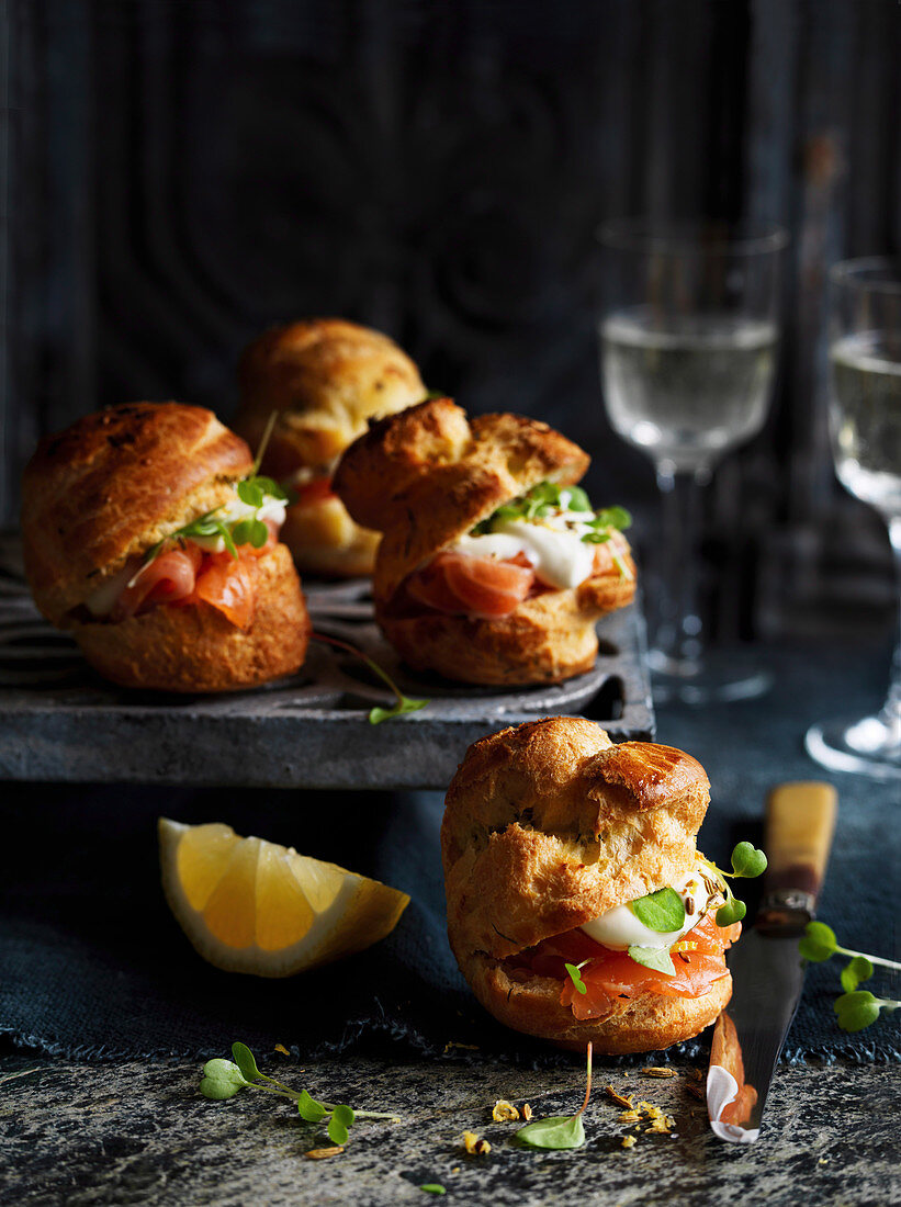 Spicy cream puffs with graved salmon trout and crème fraiche