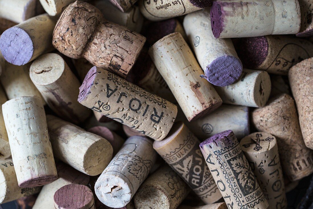 Lots of wine corks (seen from above)