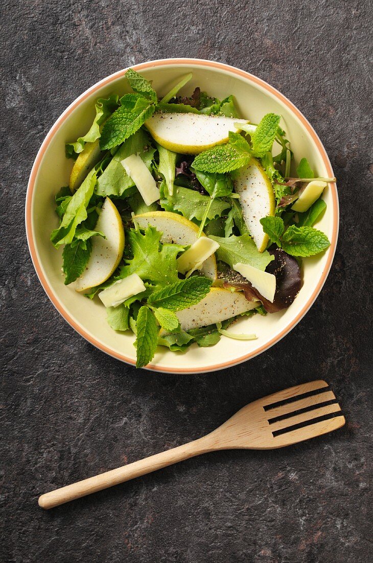 Rocket salad with pears and parmesan
