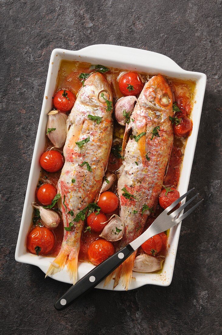 Red mullets stuffed with cherry tomatoes and garlic