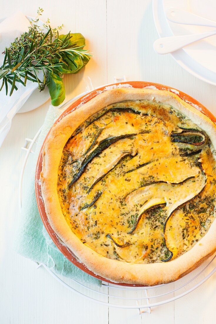 Zucchiniquiche in der Backform