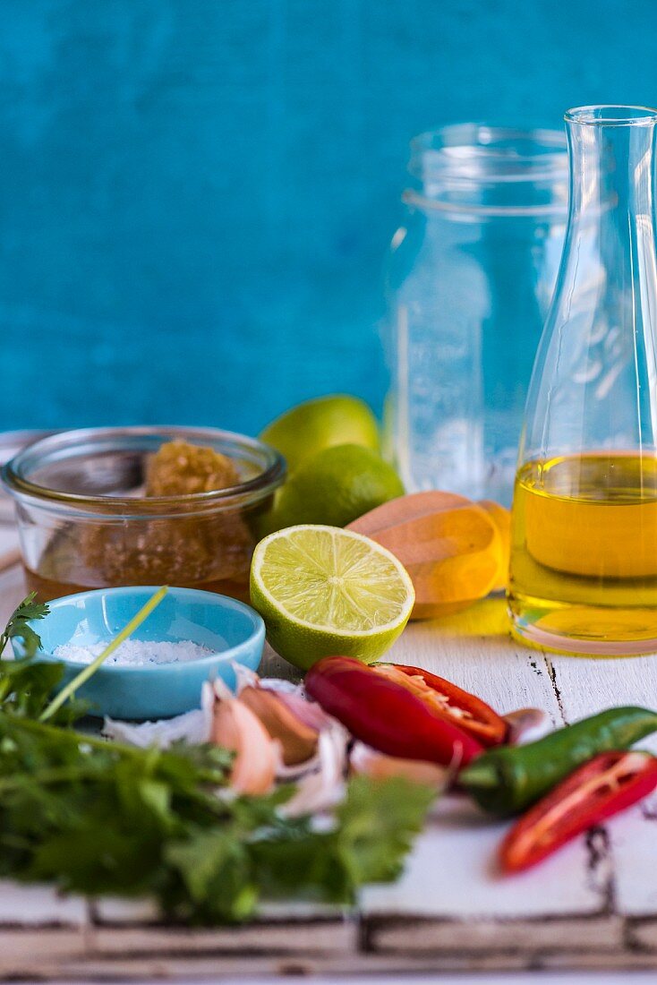 Zutaten für mexikanischen Bohnensalat mit Honig-Limetten-Dressing