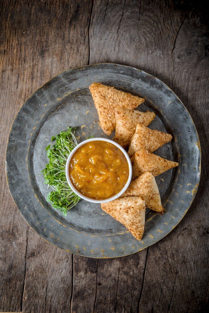 Samosas mit Mangochutney