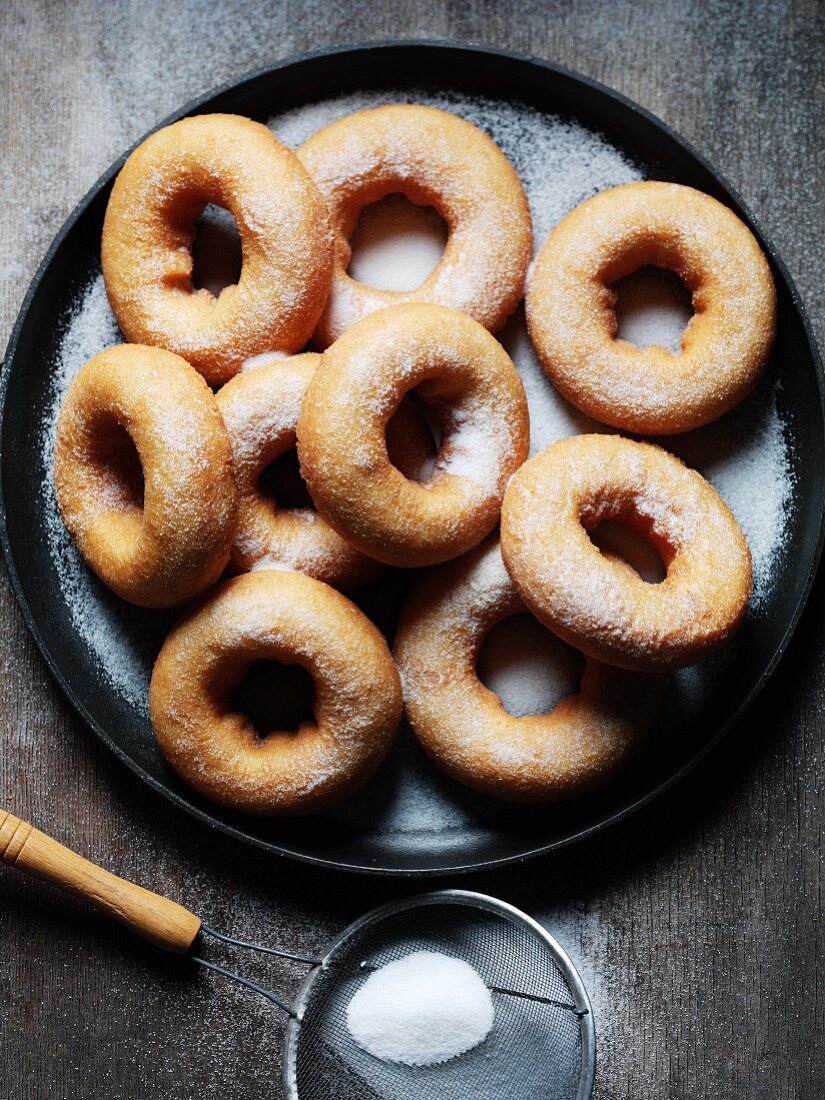 Gezuckerte Donut-Ringe