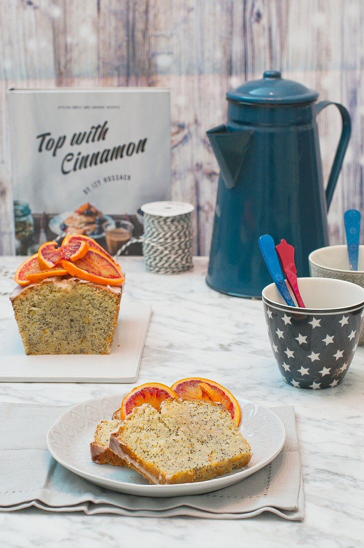 Orangen-Mohn-Kuchen, angeschnitten