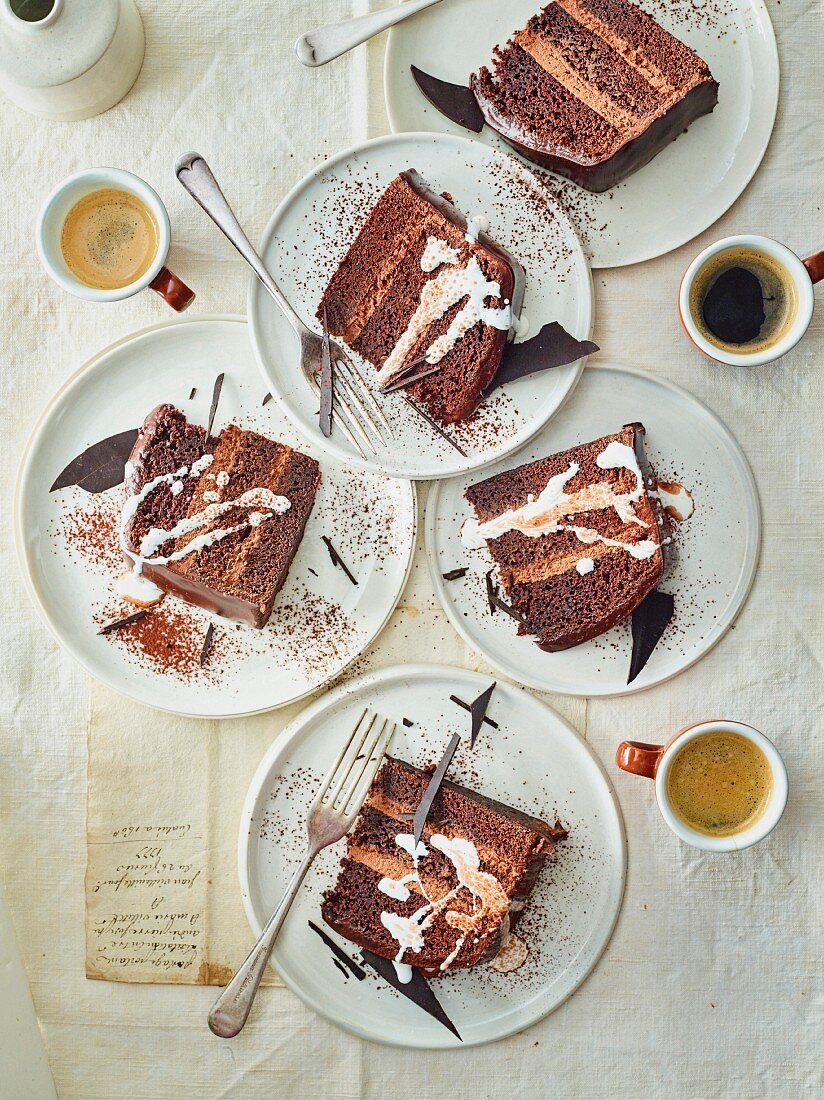 Einige Stücke Schokoladenganache-Torte