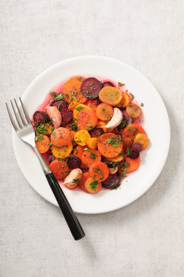 Karottensalat Tricolor mit dreierlei Karotten und Knoblauch