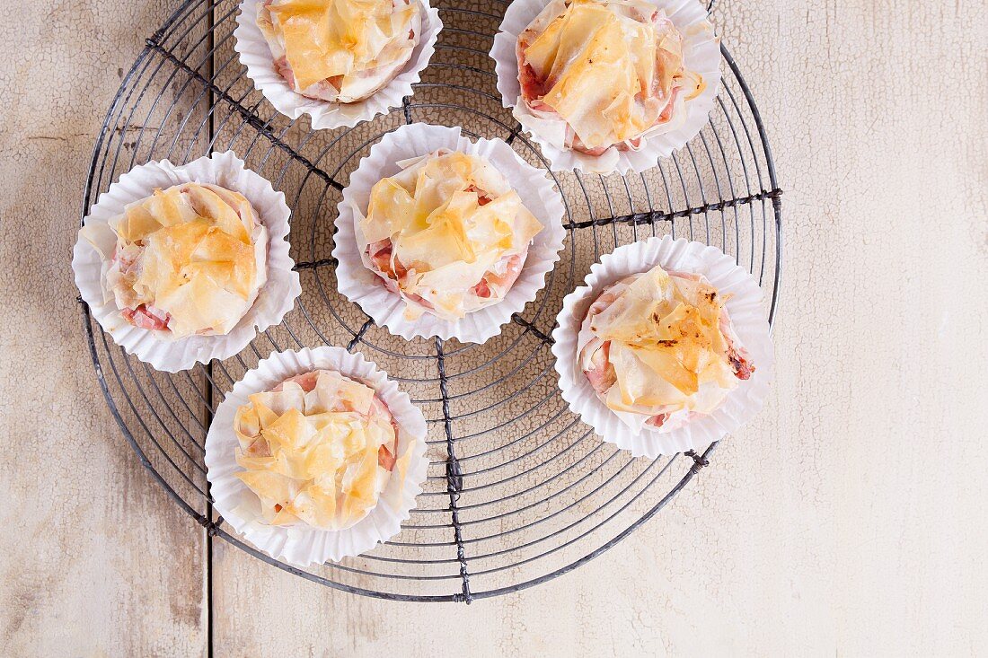 Savoury strudel muffins with beetroot and mackerel
