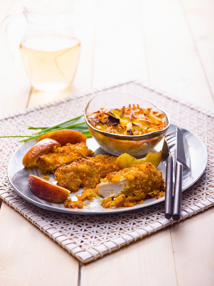 Fried chicken fillets with apple slices