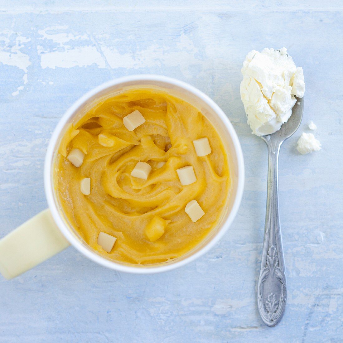 Frischkäseteig mit weisser Schokolade für Tassenkuchen