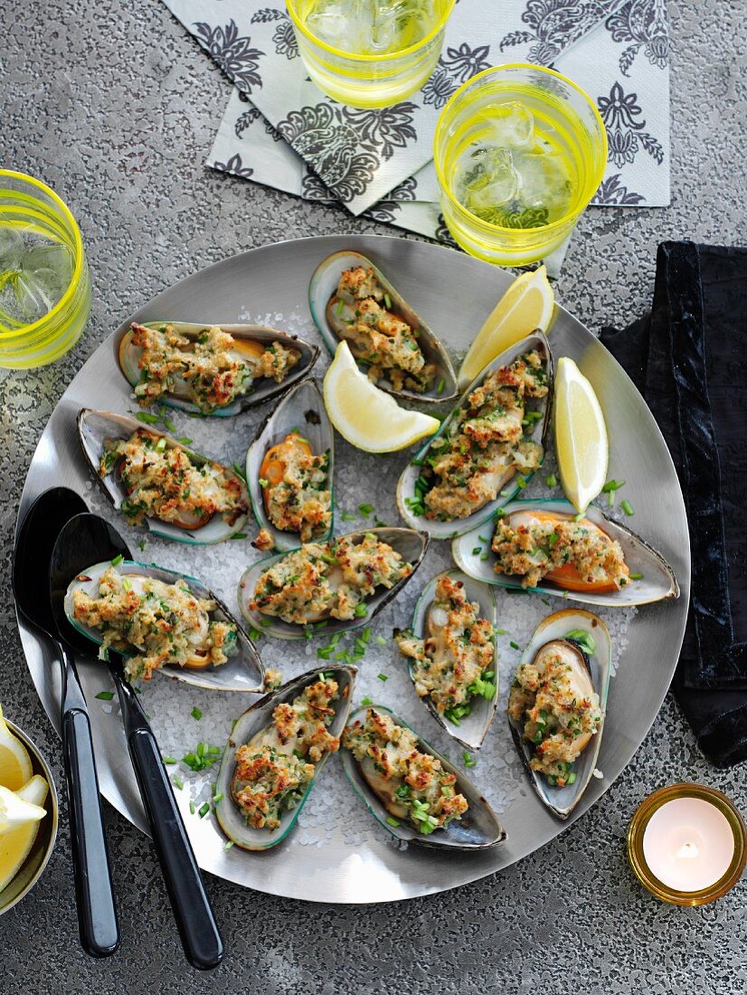 Grilled mussels with herbs and lemon