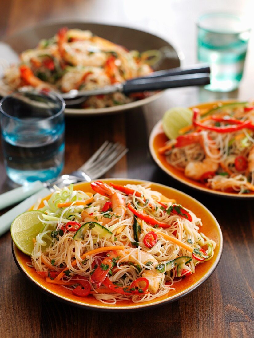 Noodle salad with shrimps and chilli (Asia)