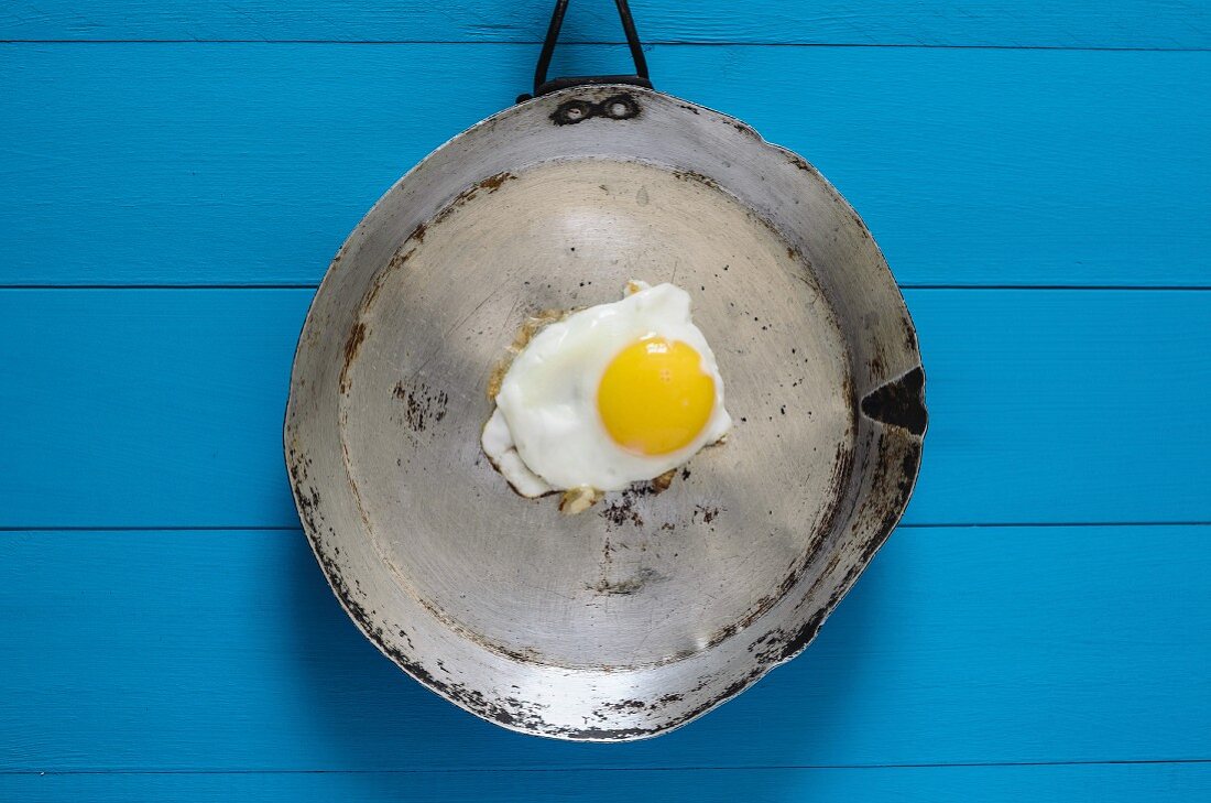 A fried egg in an old pan