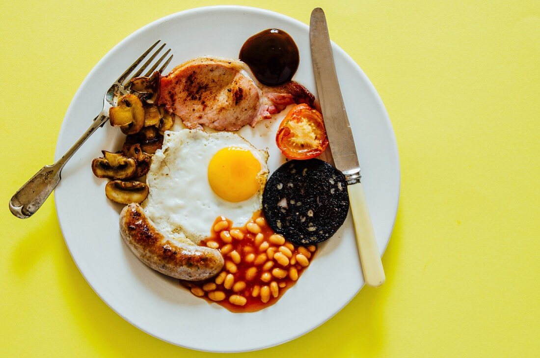 An English breakfast on a plate