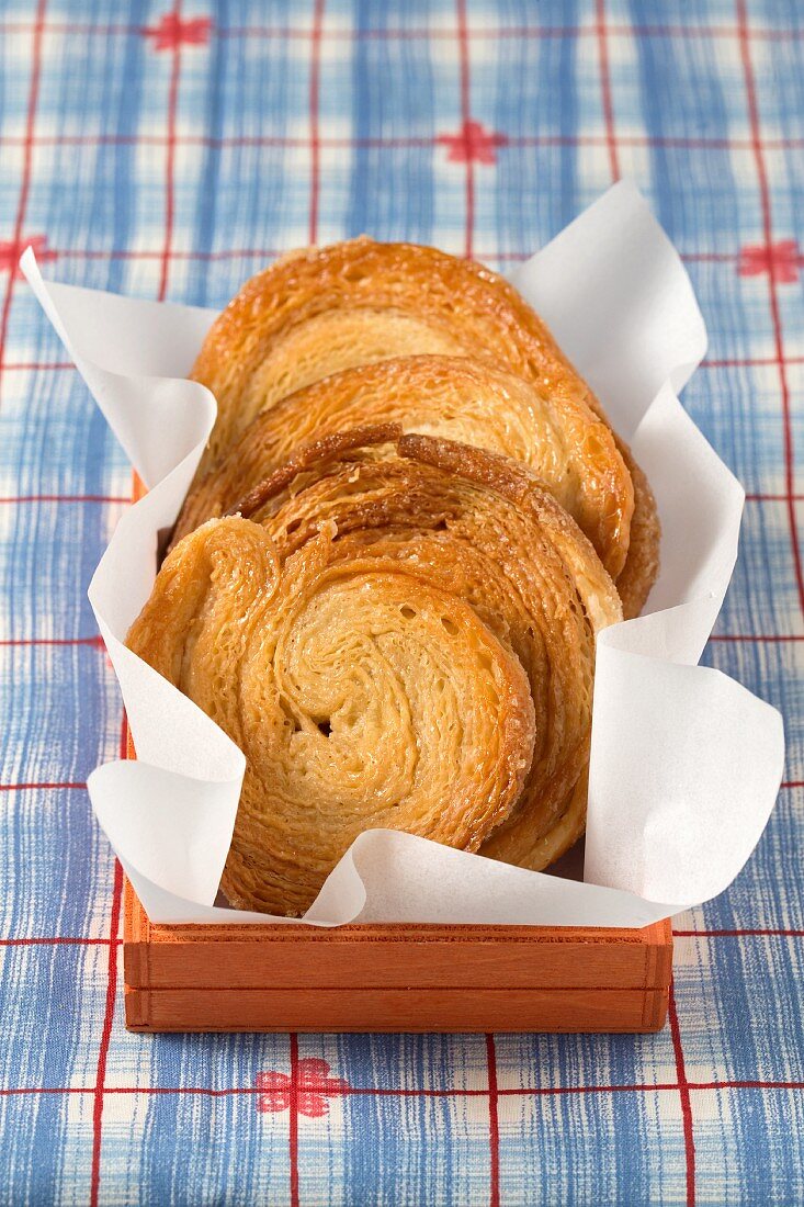 Palmiers on paper in a wooden box