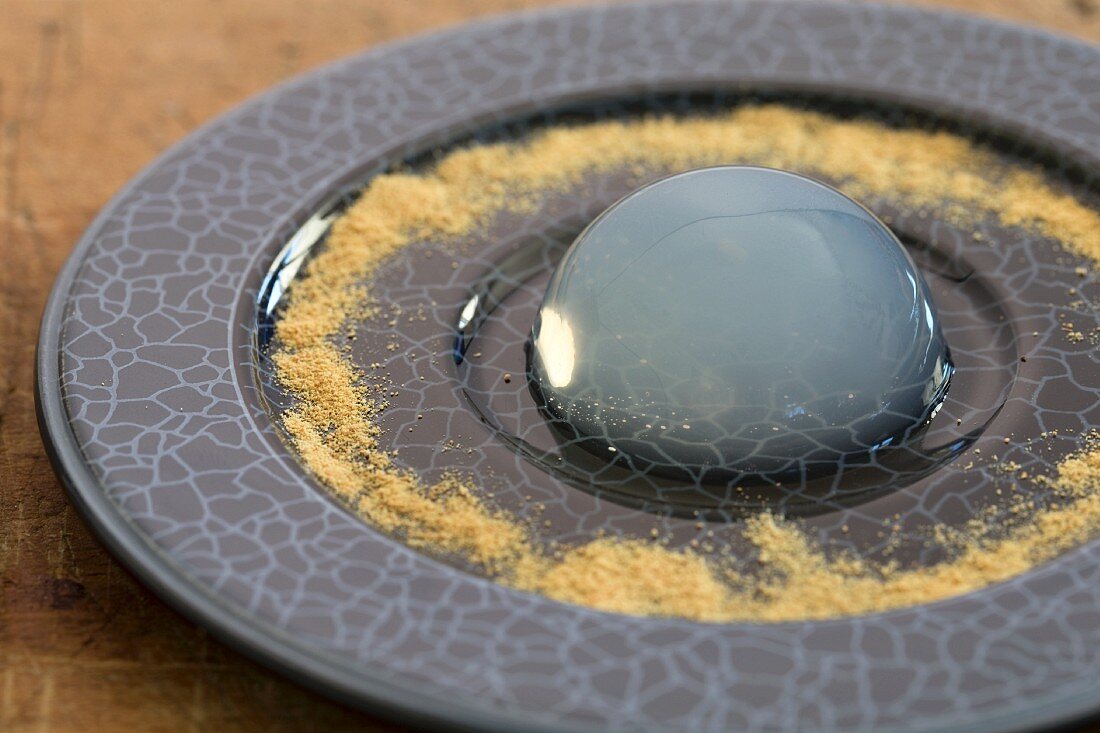 Raindrop Cake mit Sojabohnenpulver (Japan)