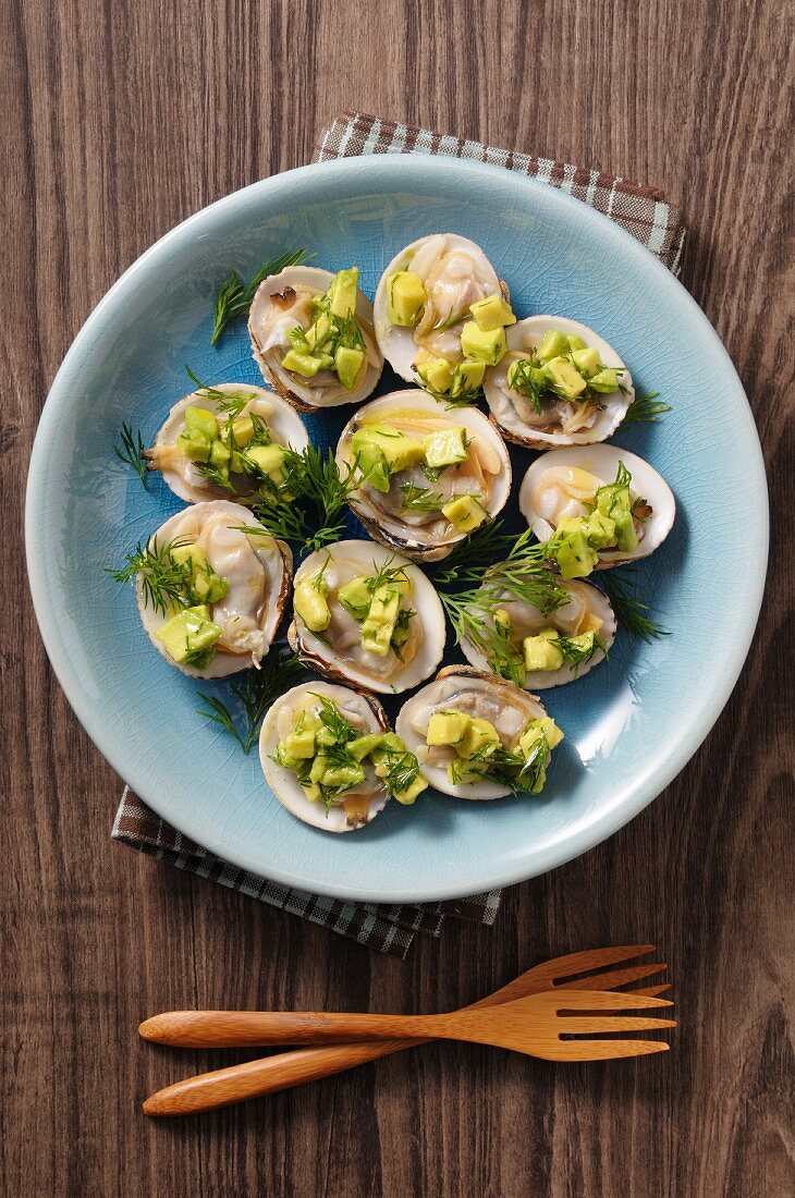 Rough Venus mussels with avocado and dill