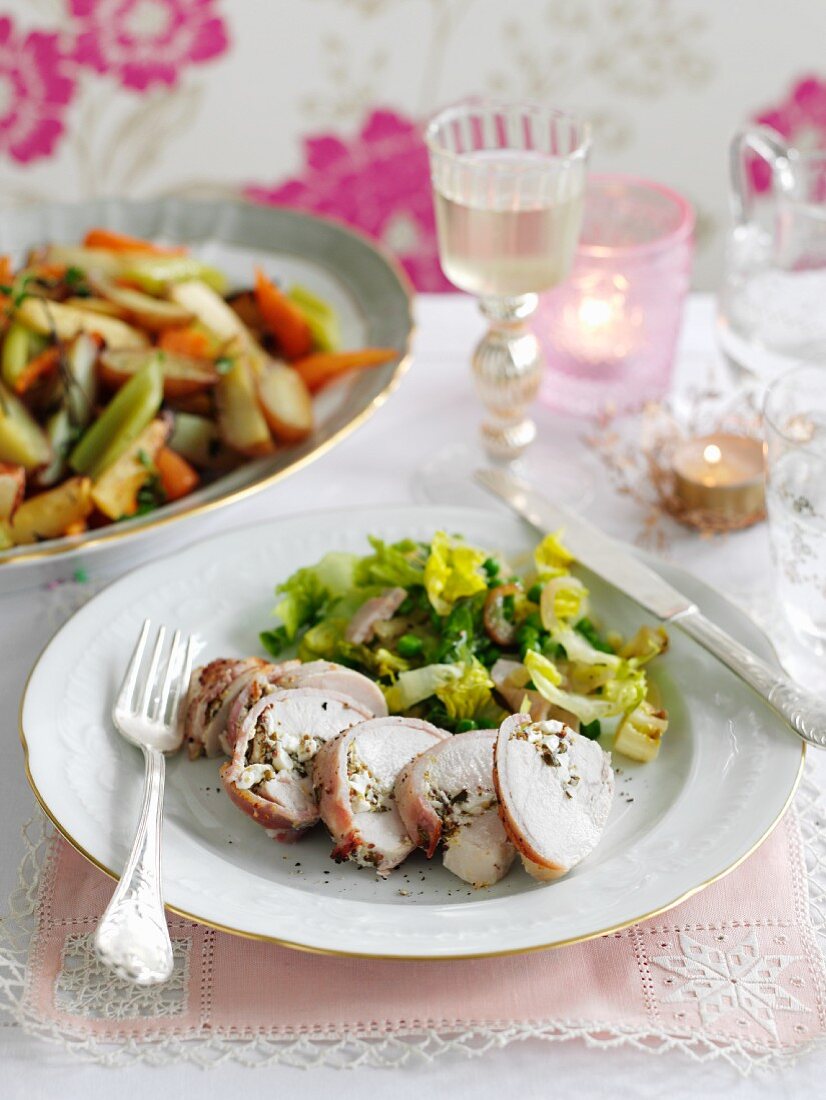 Chicken breast with tarragon, mustard and salad