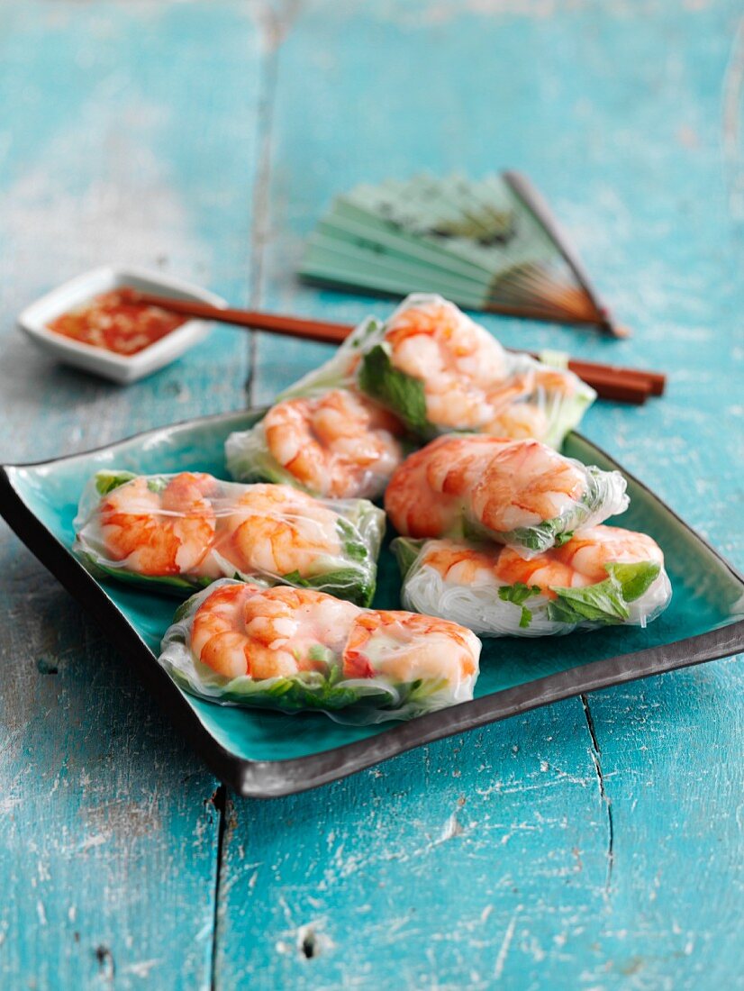 Vietnamese summer rolls with shrimps and glass noodles (Asia)