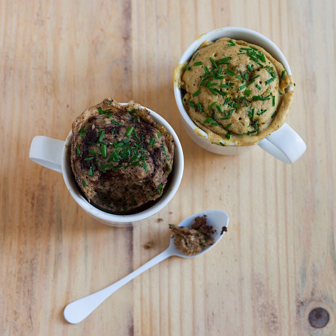 Savoury mug cakes with tapenade