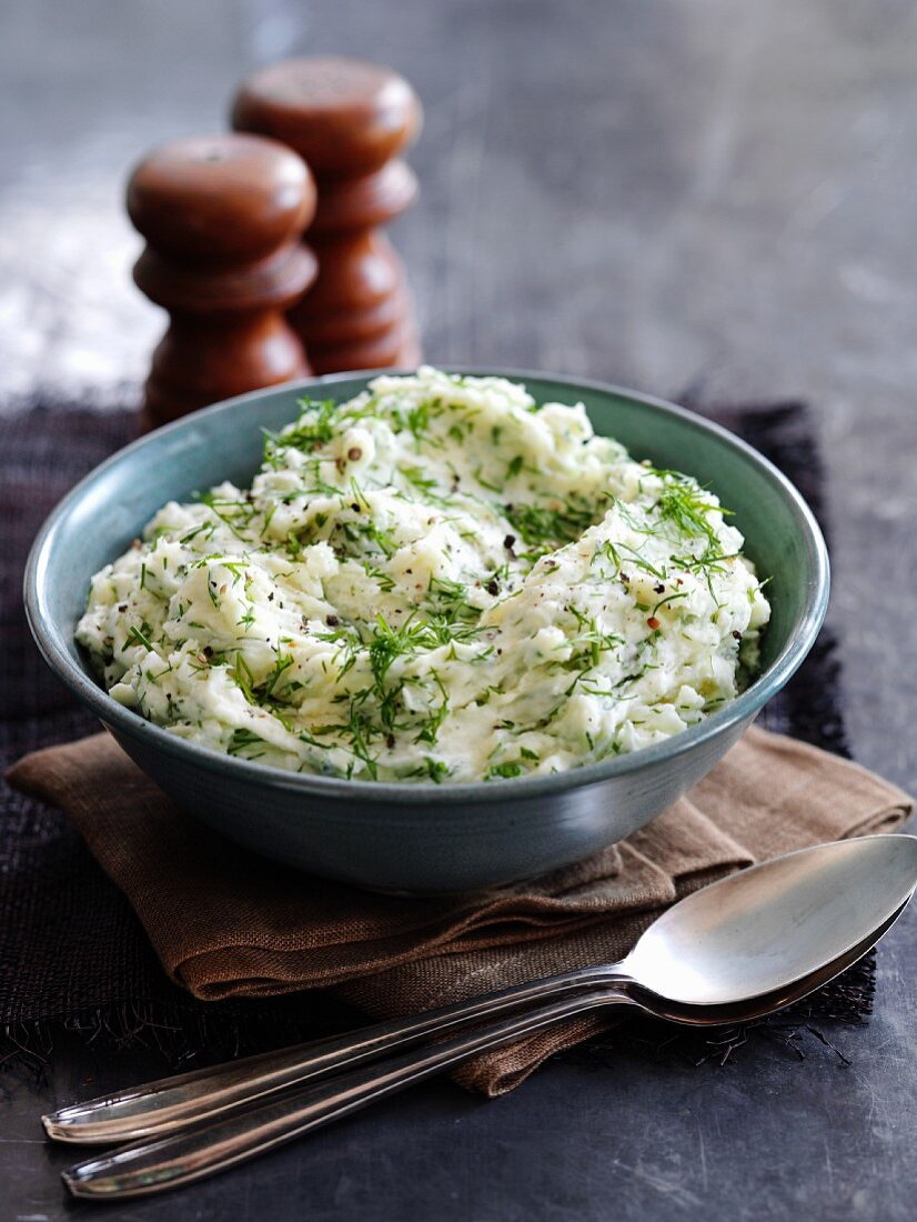 Potato mash with fennel and dill