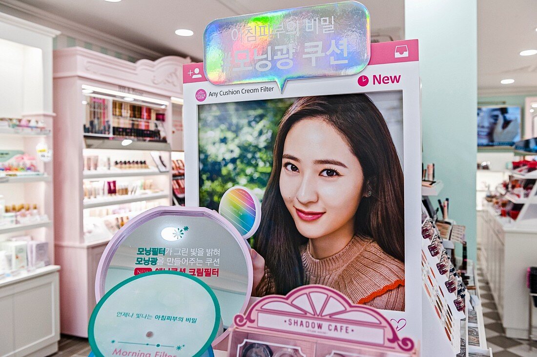 Advertising for the beauty industry, Bukchon Hanok Village, Seoul, South Korea