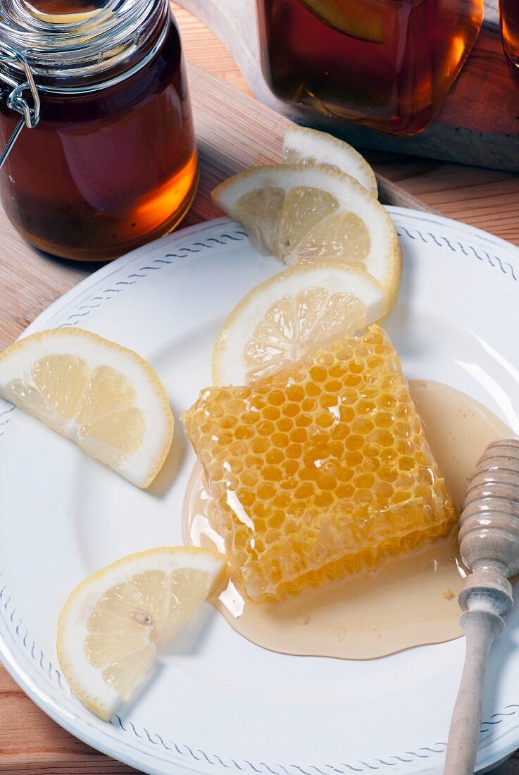 Honey comb on plate with lemons