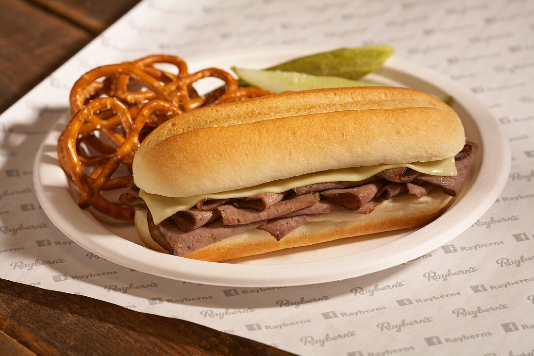 Po Boy Sandwich mit Rindfleisch und Käse (USA)
