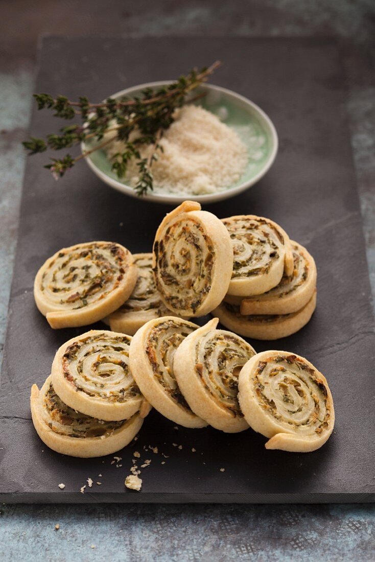 Parmesan-Schnecken mit Frischkäsefüllung