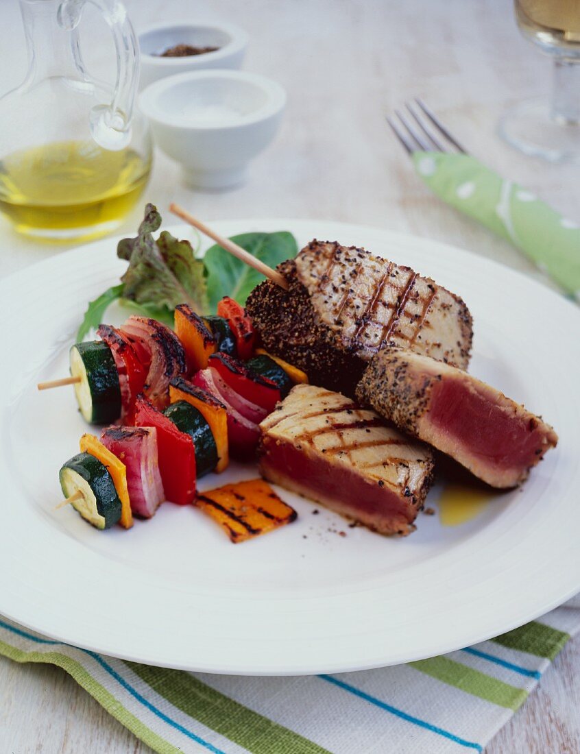 Grilled tuna steaks with vegetable skewers