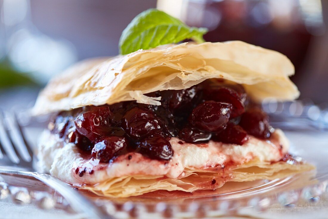 Filo pastry with cranberries and ricotta