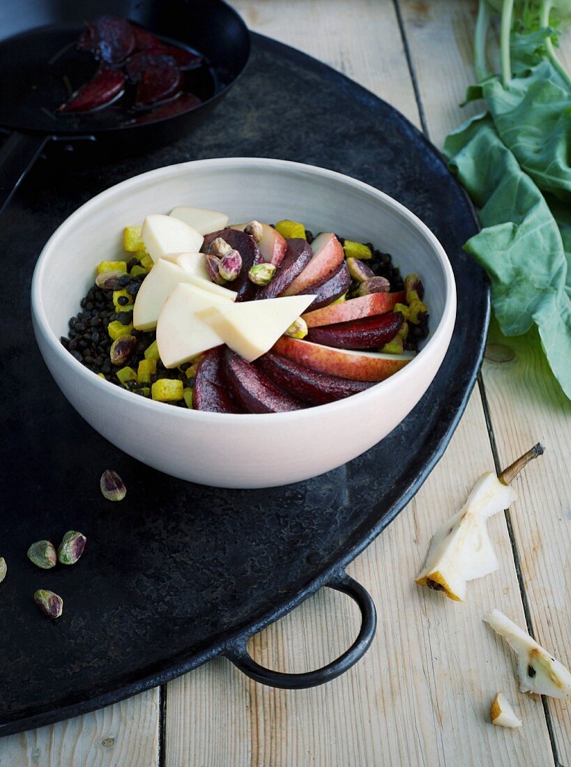 Beetroot bowl with black lentils and scamorza cheese