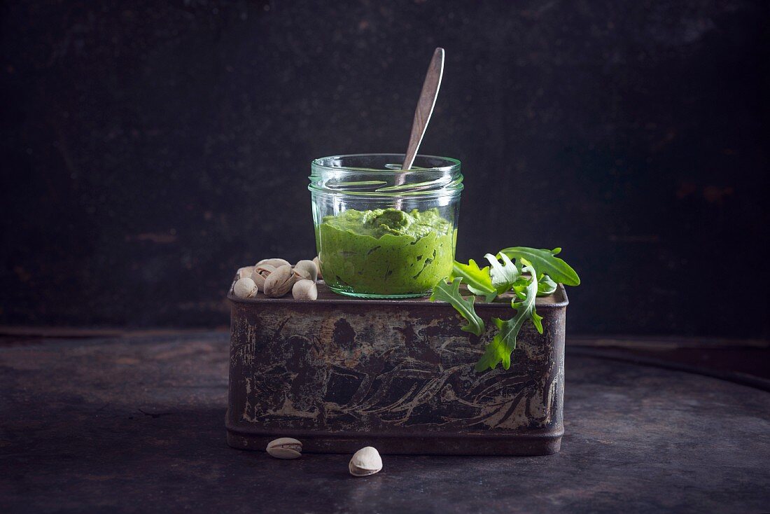 Vegan pistachio and rocket pesto