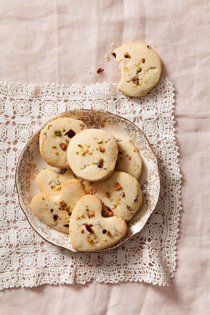 Cookies with pistachios and dried rose petals
